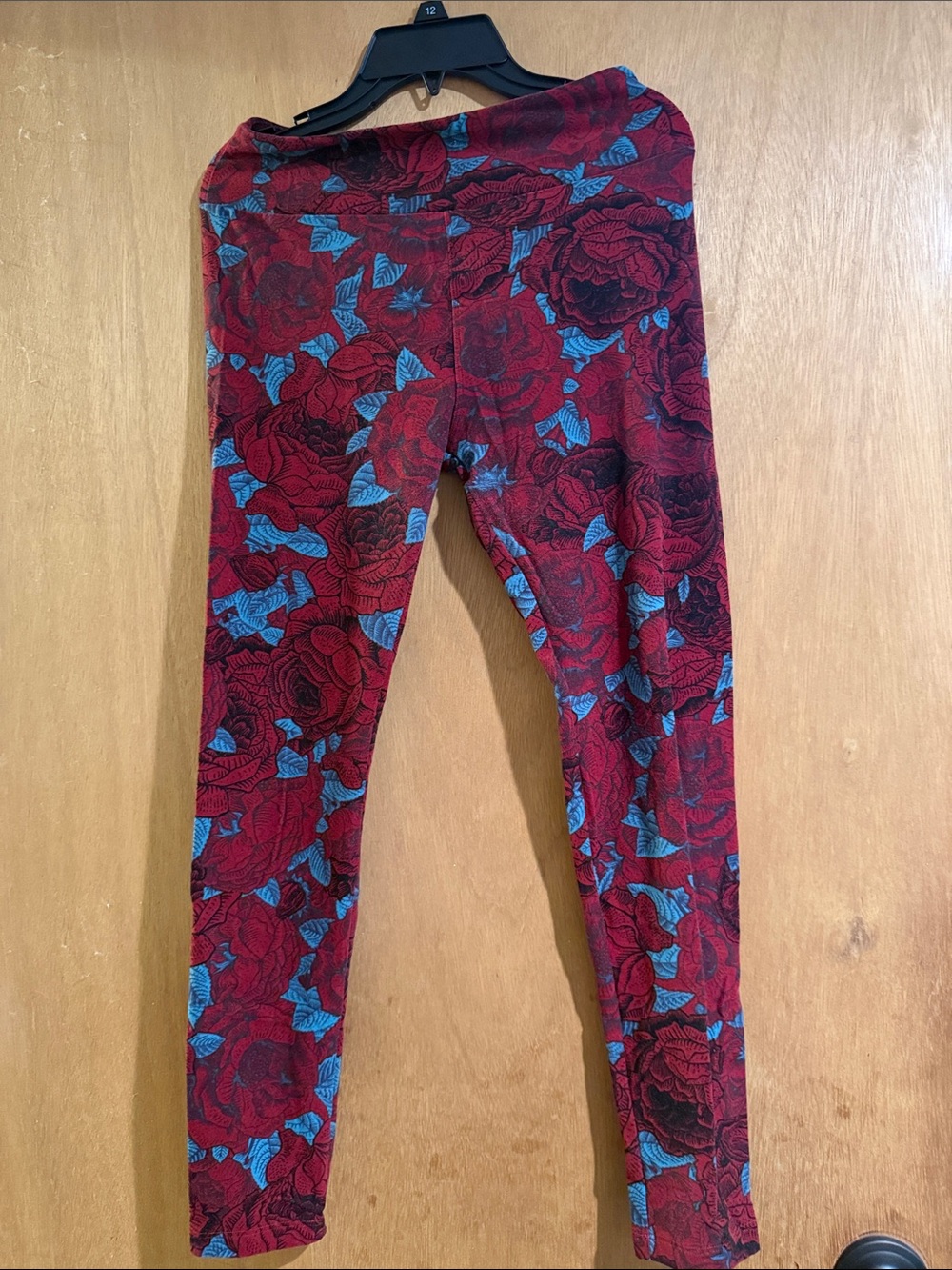 LuLaRoe Red Rose Print Leggings with Blue Accents